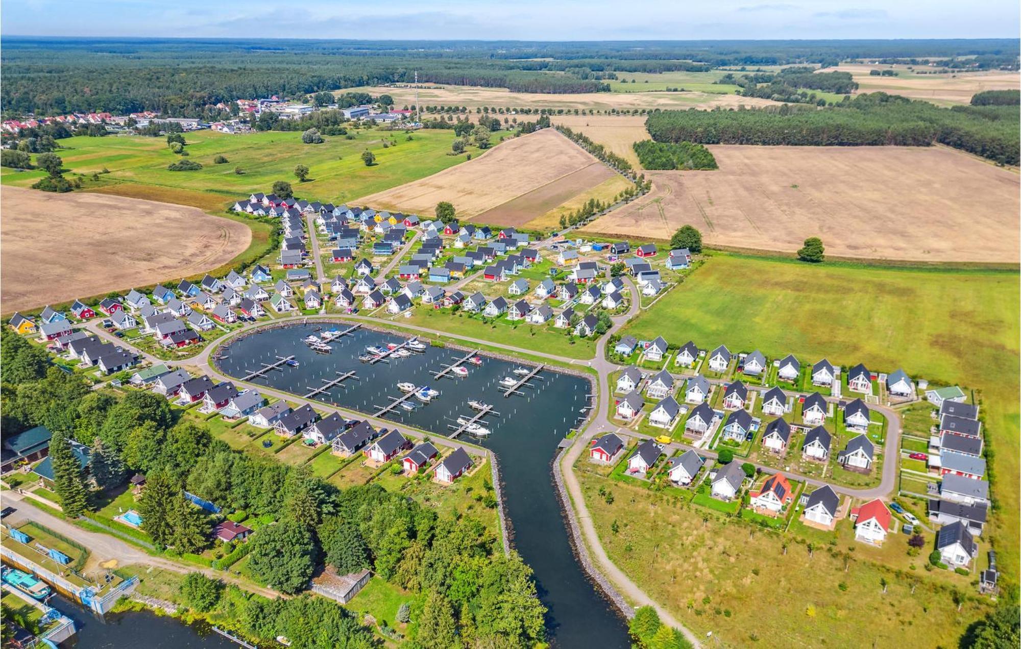 Nice home in Zerpenschleuse with 2 Bedrooms, WiFi&Sauna Exterior foto
